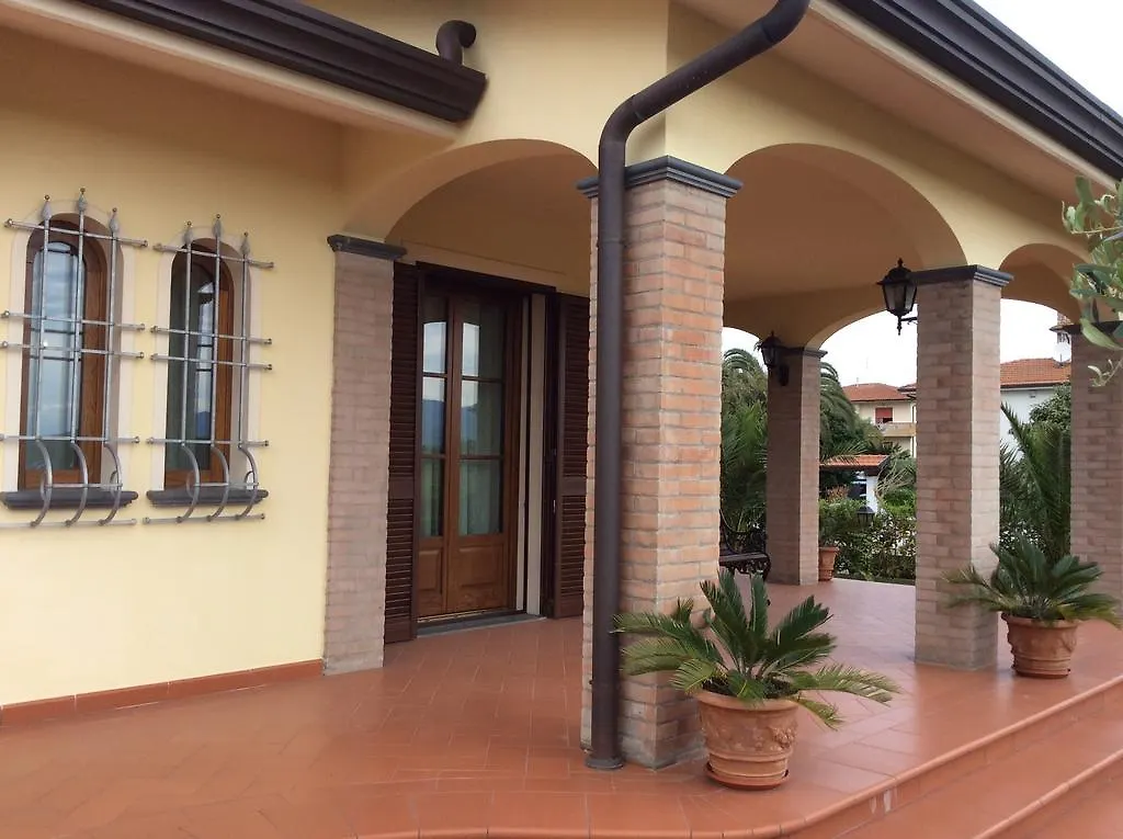 Il Porticato Bed and Breakfast Πίζα